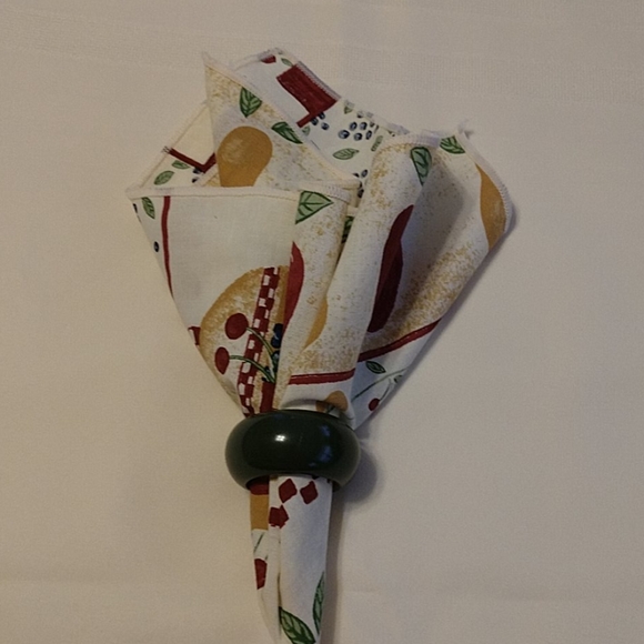 Napkins and Napkin Rings - Picture 7 of 7